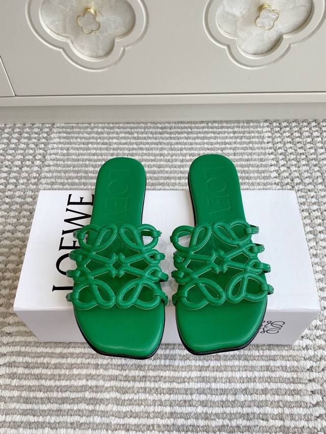 Loewe 罗意威25Ss Anagram夏日限定新款镂空平底拖鞋 设计感十足原版定制意大利本色注塑真皮大底！手工编织工艺 自带松弛感的高级气质，适合搭配极简风