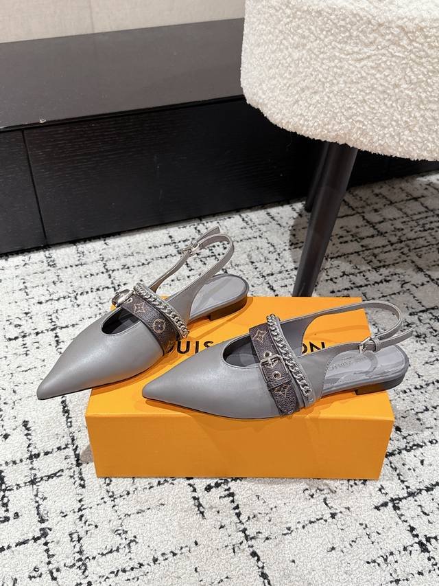 顶级版本 Louis Vuitton 路易威登 25 最新 Vibe 链条 平底单鞋 鞋面：牛皮 原版金属链条 垫脚：羊皮 鞋底：意大利加厚真皮大底 Size：