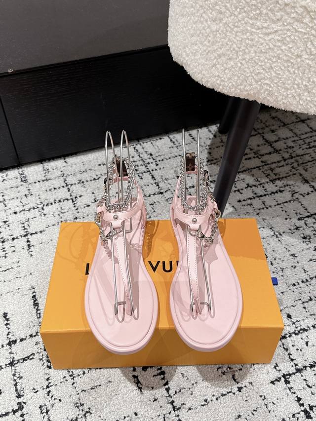 顶级版本 Louis Vuitton 路易威登 25 最新 Vibe 链条 平底人字 一字带凉鞋 鞋面：牛皮 原版金属链条 垫脚：羊皮 鞋底：意大利加厚真皮大底