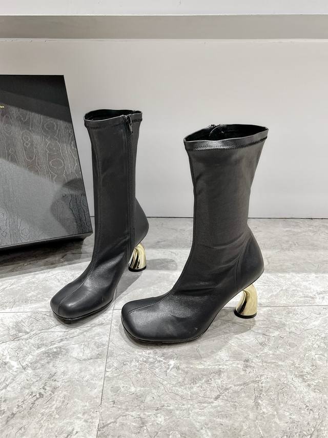 Dries Van Note* Ss秋冬独家绝美香蕉跟弹力短靴！ 独家炸裂推荐 年度最美 设计感线条感 简直了 时髦精炸街单品 鞋面采用原版定做弹力皮.弹力绒