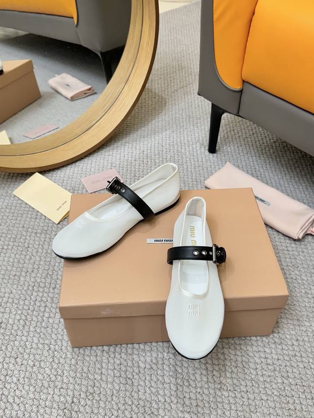 工厂P批P 2025Miumiu缪缪网纱芭蕾舞鞋 2025缪缪网纱芭蕾舞鞋 配色好美好温柔！ 彻底圈粉这双Miumiu芭蕾舞鞋啦 纱网面真的好美，上脚真的仙气飘