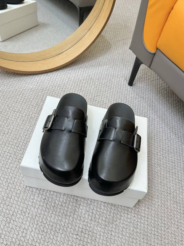 工厂P批P 25Ss早春新款增高厚底博肯拖鞋包头半拖 搭配利落年轻的设计！舒适百搭的同时也具备出色的耐用性！ 融合了时尚与舒适的完美平衡高雅风采相信每个高跟女孩