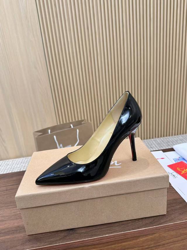冲量价: 真皮底+40 全年出货Christian Louboutin Cl 经典款 牛漆皮系列 高贵奢华 真真正正的Blingbling 真材实料 、所有都由