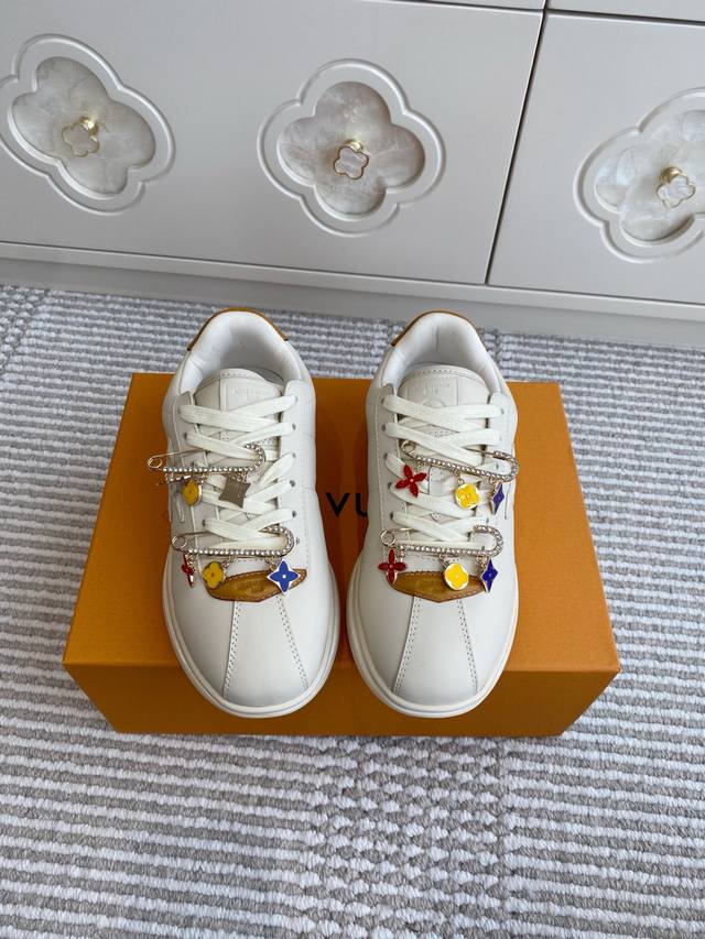 批女款520男款 配饰+60 代购级Louis Vuitton 25Ss新品 萌嘟嘟的厚底运动鞋 Pharrell Williams与Louis Vuitton