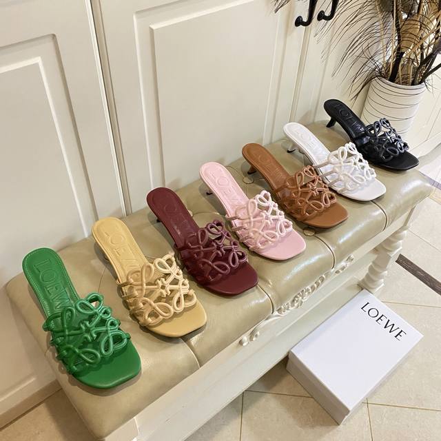 出厂价Pp橡胶底 ，真皮大底 ，罗意威Loewe新款镂空雕花小矮跟拖鞋，牛皮面，4.5厘米跟高，35-41码 42，43码定做不退换