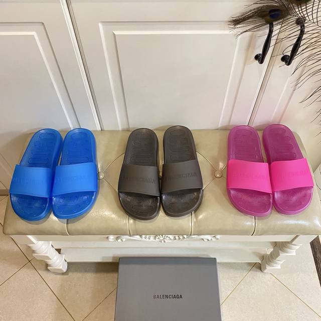 出厂价P ，巴黎世家Balenciaga情侣款拖鞋，休闲必备款，轻盈舒适，35-45码