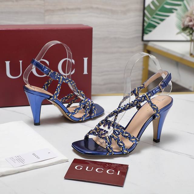 Gucci高端精品 拖鞋 5古驰早春系列Gg水晶缀饰钻扣编织带凉鞋顶级代购品质！原版1:1复刻，毎个细节皆经过精心打磨细腻制作.可与Zg对比如一，无二品质！ 这