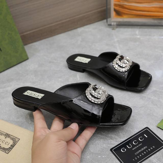 原版级 Gucci 经典拖鞋 经典必须精品水晶钻双G扣 新款 最新乐福鞋 官方同步出新 代购级别！Gucci 乐福鞋单鞋 上脚特别的秀气！原版套楦的做法，和专柜
