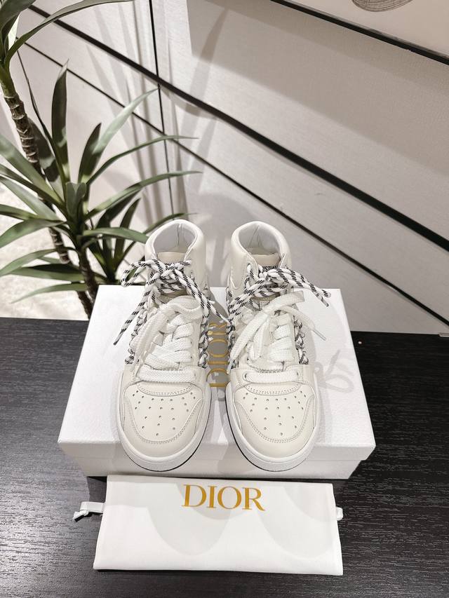 Dior2025新款高帮情侣运动鞋整双鞋子采购Zp开发打造，全部定制材料，独家开模大底，细节全部对版出货，连包装也做到跟正品一样。码数:35-44