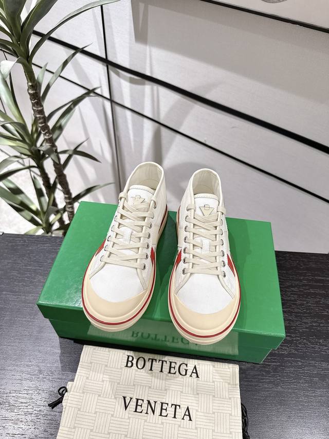 出厂 高版本 Bottega Veneta Bv 25 新款复古Eliot 休闲 运动鞋 Bv全新的 Eliot 以复古篮球鞋为设计灵感，童趣 的色彩焕发青春活