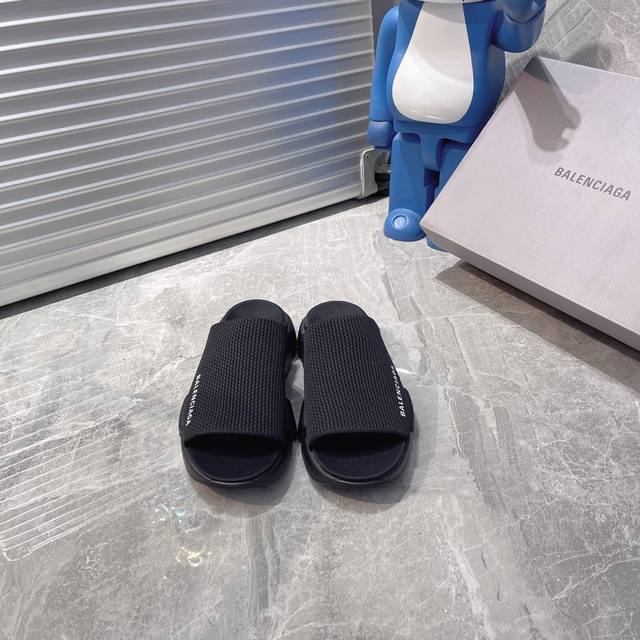 出厂 Balenciag* 巴黎世家拖鞋 升级版推出Speed 2.0 版本全新袜子鞋拖鞋 原厂货 绝非通版 2.0版的袜子部分可以把脚背和脚踝完全包裹起来，