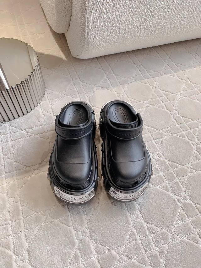 出厂价P 顶级版本 Balenciag*厚底高跟洞洞鞋 男女同款 超多潮人展示 上脚超有范儿 贼拉舒适 穿上直接一米八 Ip发泡材质 女码35-39 40定做