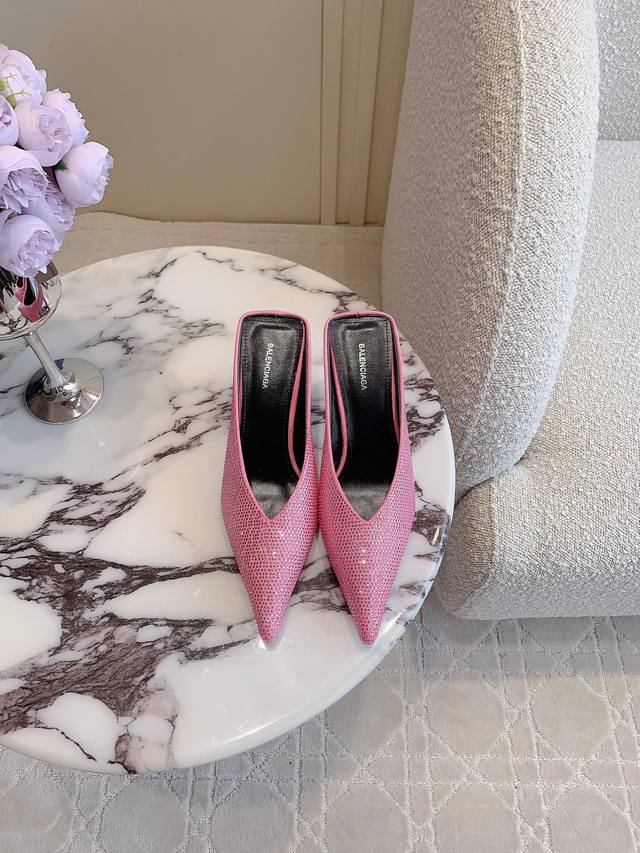 出厂价P Balenciag*满钻高跟穆勒半拖鞋 Bling Bling闪闪惹人爱 高级又不失优雅 尖头后空设计性感无比 一眼入魂 内里垫脚羊皮 意大利真皮大底