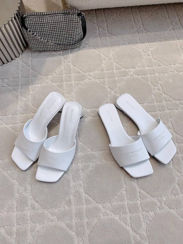 出厂价P Balenciag*新款夏季凉拖鞋 简约大气 百搭单品 鞋型流畅利落 高级感满满 鞋面小牛皮 内里垫脚羊皮 意大利真皮大底 跟高 平底 5.5Cm 尺