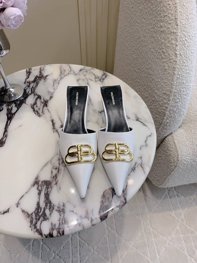 出厂价P Balenciag*经典款高跟穆勒半拖鞋 小尖头设计拉长腿部线条 经典双B扣装饰大气又耐看 鞋面小牛皮 内里垫脚羊皮 意大利真皮大底 跟高3Cm 尺码