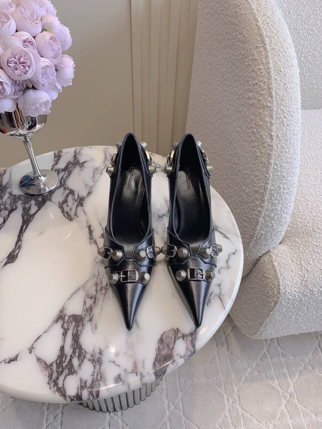出厂价P Balenciag*经典铆钉机车高跟鞋 甜酷Girl的最爱 上脚真的太辣了 辣妹必备 鞋面牛皮 原版开模五金 内里垫脚羊皮 意大利真皮大底 跟高8.5