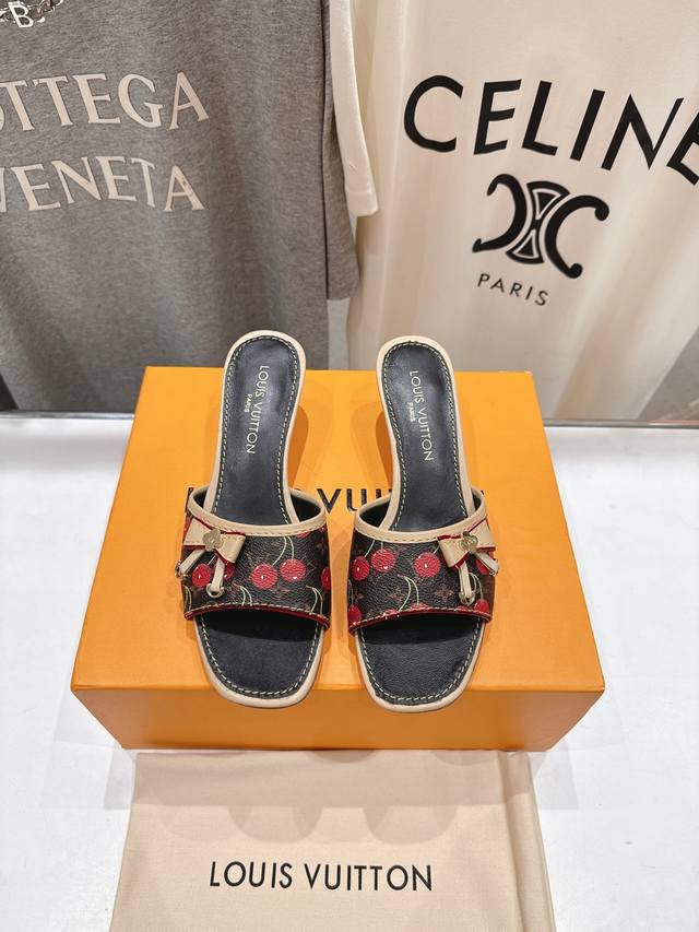 高版本出厂 Louis Vuitton Ss25 New Arrival Lv驴牌春夏新品系列蝴蝶结高跟拖鞋 简约精致，高级感满满，尽显优雅气质～上脚超好看，拉