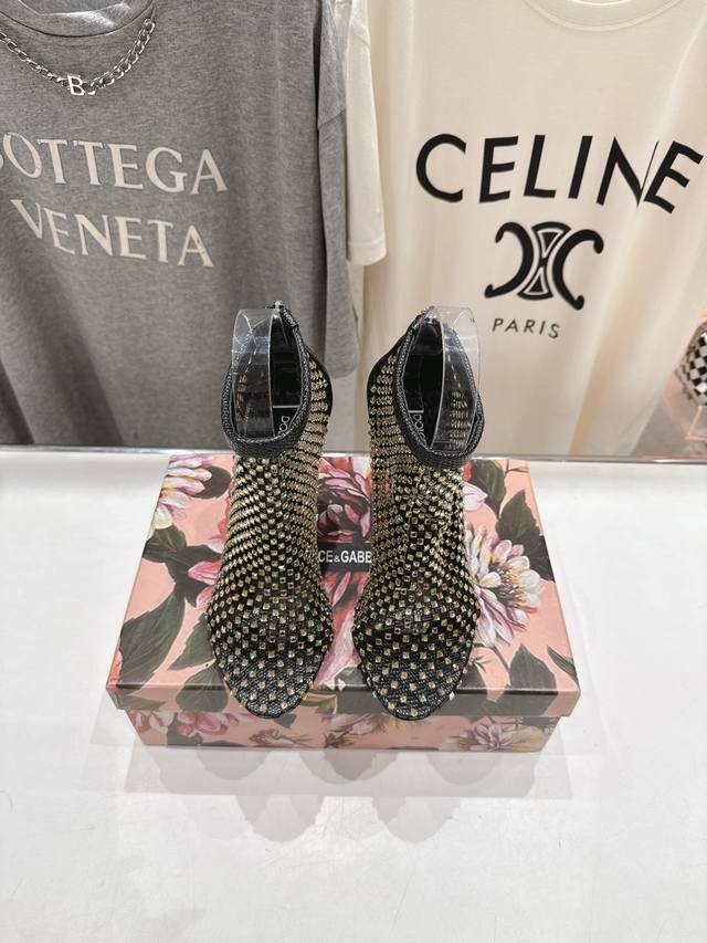 高版本出厂 & 2025春夏新品高跟凉鞋 Dolce & Gabbana...Dg杜嘉班纳时装走秀款凉鞋！ 高级感拉满辣妹风#修长鞋型加上10公分细高跟气场全开