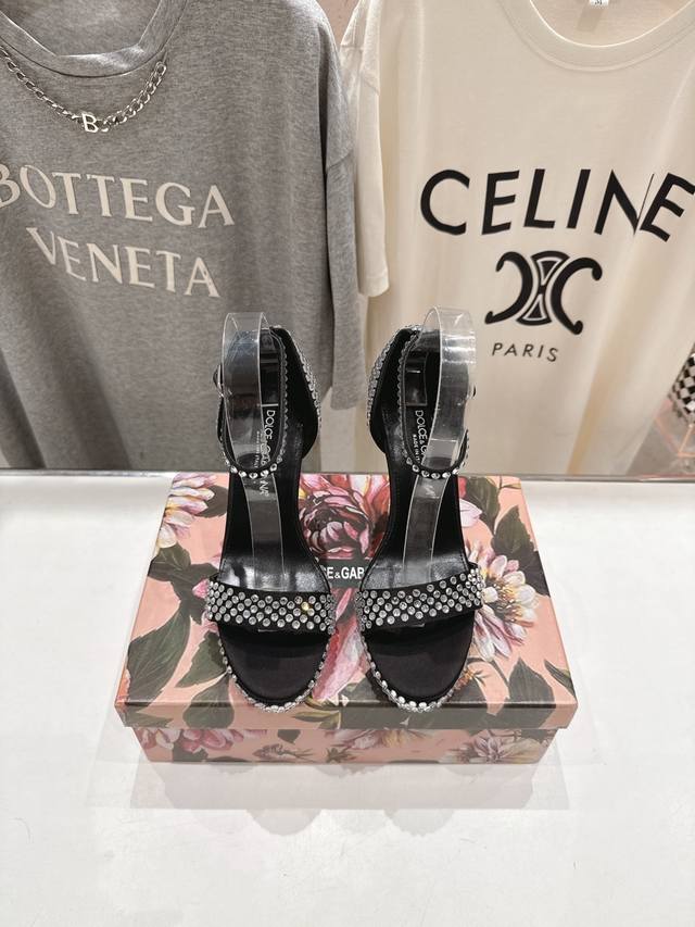 高版本出厂 & 2025Ss夏季新品烫钻高跟凉鞋 Dolce & Gabbana...Dg杜嘉班纳时装走秀款凉鞋！ 高级感拉满辣妹风#修长鞋型加上10公分细高跟