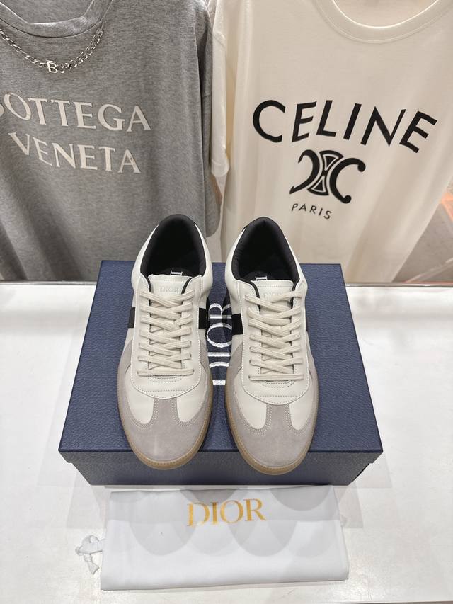 高版本出厂 Dior 迪奥D家2025Ss系带新款学院风时尚休闲鞋德训鞋滑板鞋 原版购入开发做货，精心制作。鞋面拼接设计风格搭配超级时尚，细节也增添一丝优雅气质