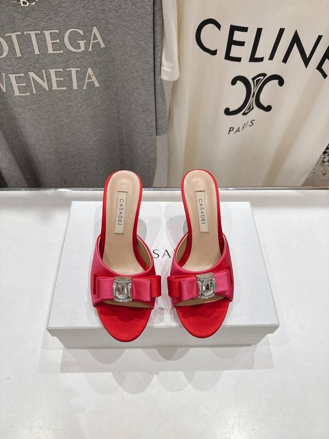 高版本出厂 Casadei｜卡桑帝 2025 Ss 夏季新品蝴蝶结高跟鞋拖鞋 F W25最性感鞋子 Casadei 亮相米兰时装周 绝美高跟鞋 独家品牌辨识度的