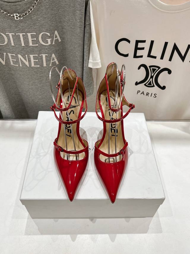 高版本出厂 Casadei｜2025 Ss 早春新品尖头高跟鞋凉鞋 F W25最性感鞋子 Casadei 亮相米兰时装周 绝美高跟鞋 独家品牌辨识度的原版开模五