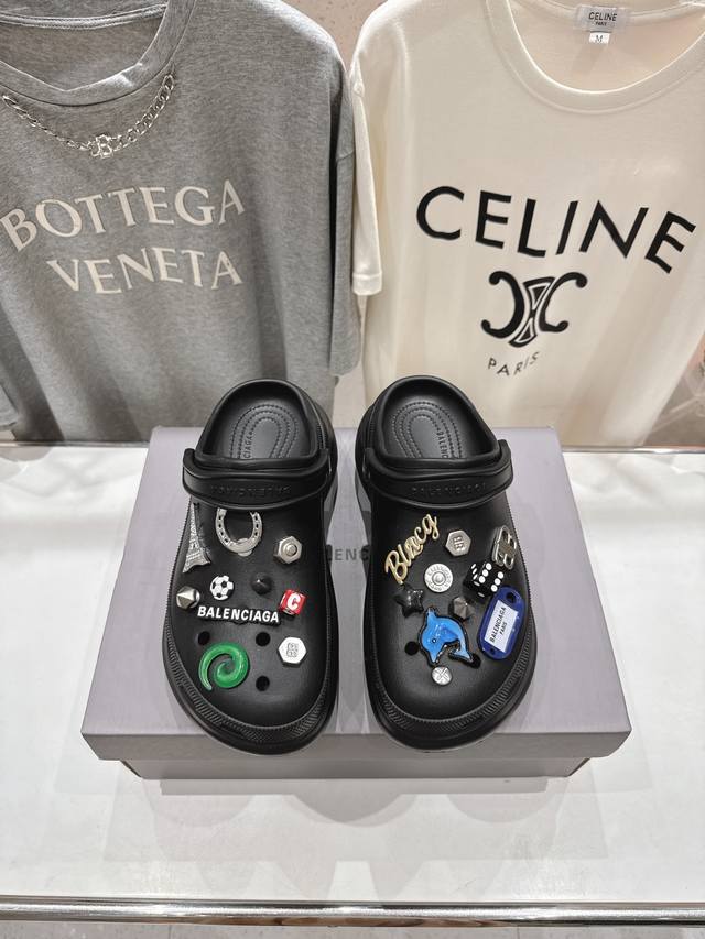 高版本出厂 男码+10 Balenciaga X Crocs～巴黎世家 ＆ 卡骆驰联名款 2025Ss新款厚底松糕洞洞鞋拖鞋沙滩鞋 顶级版本 Zp购入开发做货