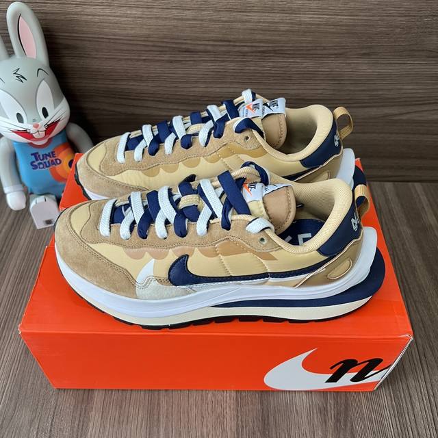 顶级版本Sacai X Nike Vaporwaffle Sesame And Blue Void芝麻防滑耐磨低帮运动休闲鞋男女同款。 码数：36-45 含半码