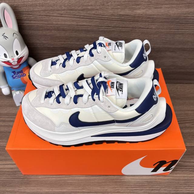 顶级版本Sacai X Nike Vaporwaffle Sesame And Blue Void防滑耐磨低帮运动休闲鞋男女同款米蓝色。 码数：36-45 含半