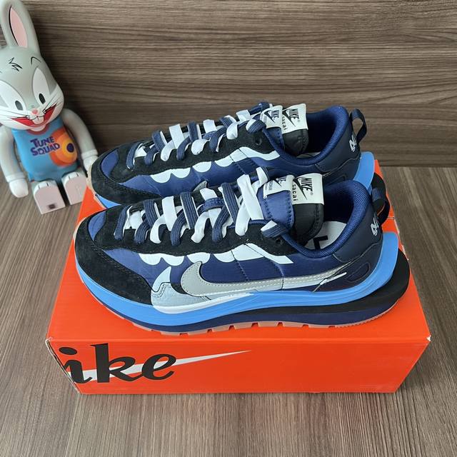 顶级版本Sacai X Nike Vaporwaffle Sesame And Blue Void防滑耐磨低帮运动休闲鞋男女同款蓝色。 码数：36-45 含半码