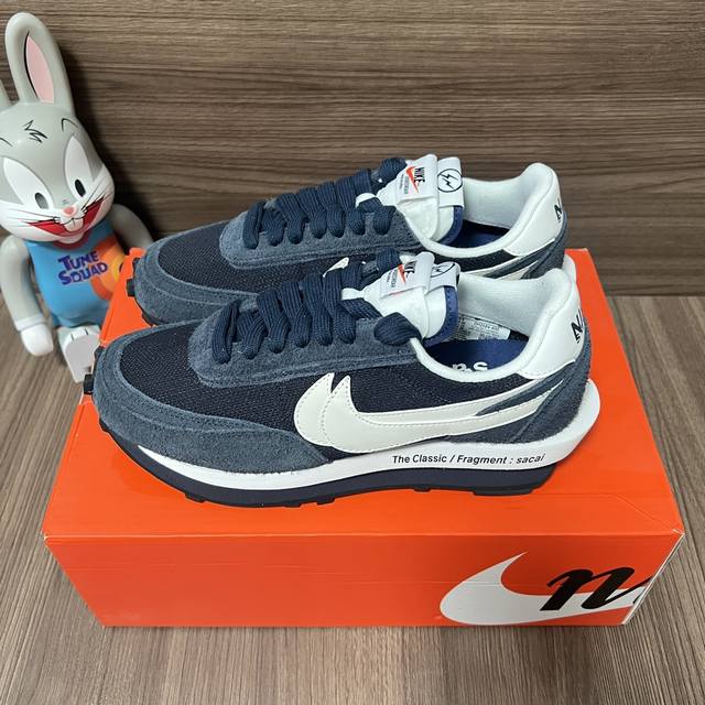 顶级版本Fragmentdesignxsacai Xnike Ldwaffle Blackened Blue 解构三方联名华夫鞋男女同款藏蓝色。 码数：36-4