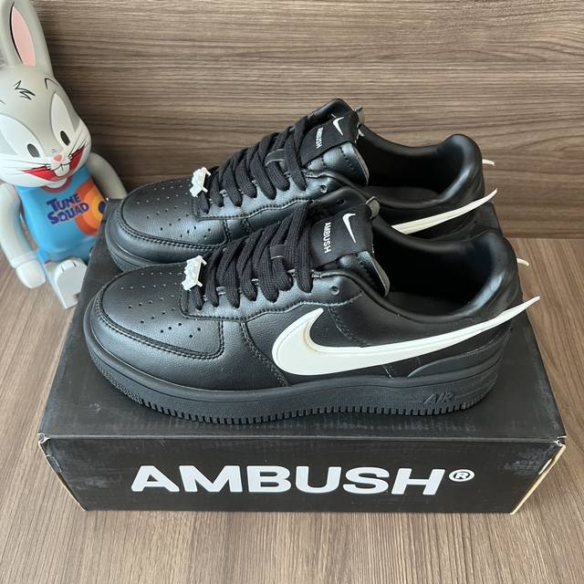 顶级版本Ambushxnike Air Force1Low经典复古风格防滑减震耐磨板鞋男女同款黑色。 码数：36-45 含半码 编码: Dv3464-001 全