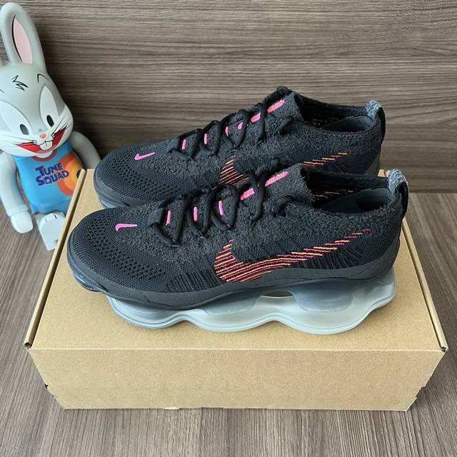 顶级版本Nike Air Max Scorpion耐磨透气低帮跑步鞋男款黑橙。 码数：39-46码 编码: Dz0799-001 全套得物包装：毒卡 毒扣 棉袜