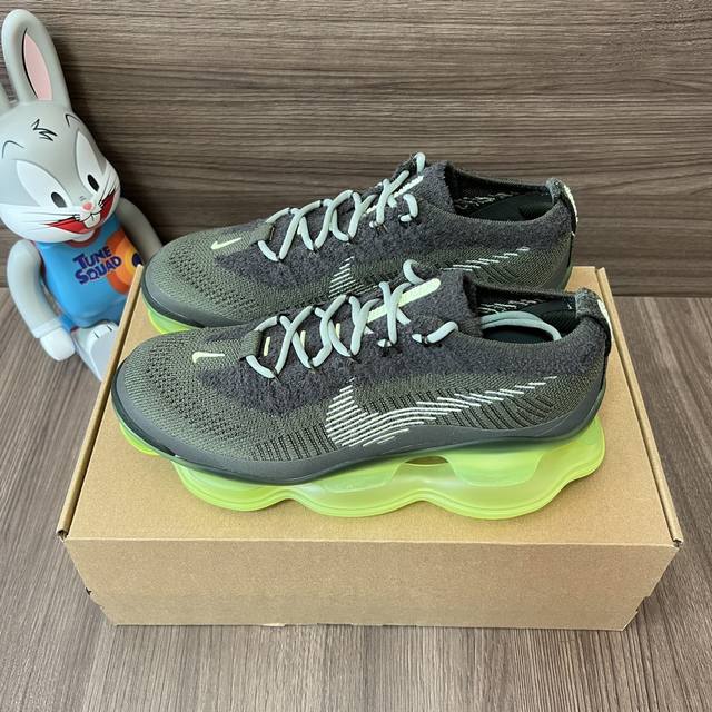 顶级版本Nike Air Max Scorpion减震防滑低帮跑步鞋男款军绿色。 码数：39-46码 编码: Dj 1-300 全套得物包装：毒卡 毒扣 棉袜