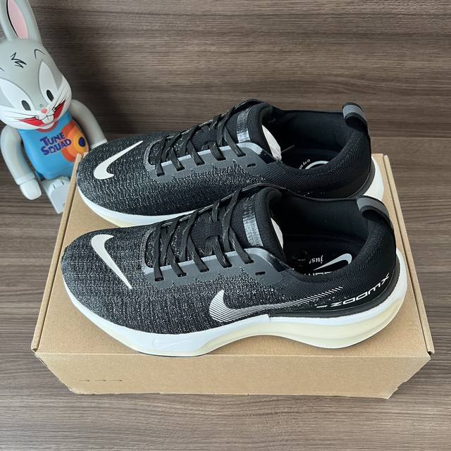 顶级版本Nike Zoomx Invincible Run Flyknit3减震防滑低帮跑步鞋黑白男女同款。 码数:36-45 带半码