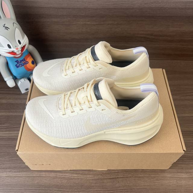顶级版本Nike Zoomx Invincible Run Flyknit3减震防滑低帮跑步鞋米色男女同款。 码数:36-45 带半码