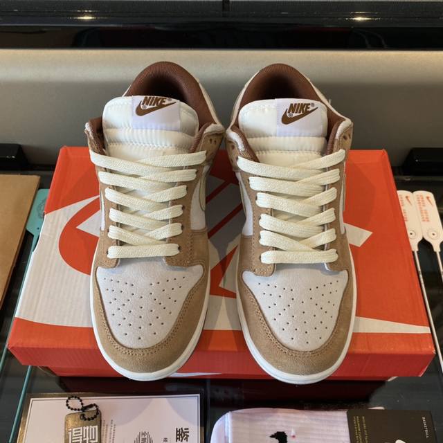 全毒包装：得物外箱 扫毒卡 毒扣 手提袋 Nike高帮纯棉袜子一副。 Nike Dunk Low 米白棕 麂皮摩卡 小麦 低帮休闲板鞋 Dd1 -100。码数3