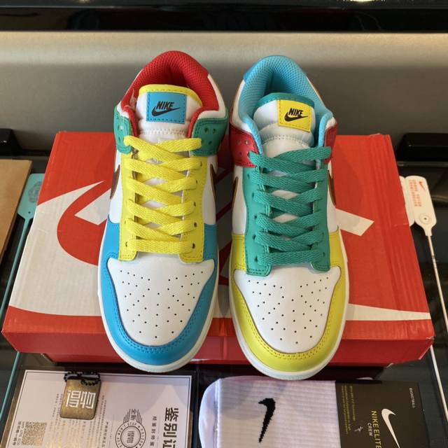 全毒包装：得物外箱 扫毒卡 毒扣 手提袋 Nike高帮纯棉袜子一副。 耐克Nike Dunk Low Free 99 男子低帮防滑时尚运动篮球鞋。码数36-46