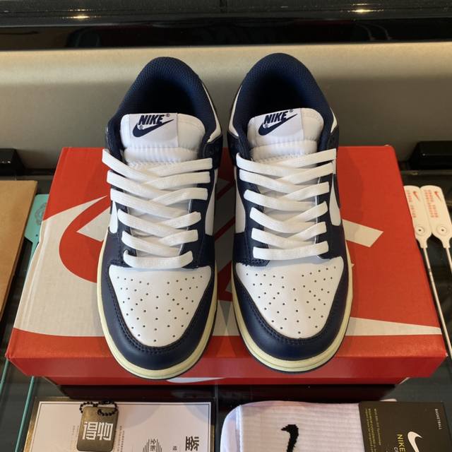 全毒包装：得物外箱 扫毒卡 毒扣 手提袋 Nike高帮纯棉袜子一副。 Nike Dunk Low 耐克Dunk 海军蓝 做旧款 女子复古板鞋 Dd1503-11