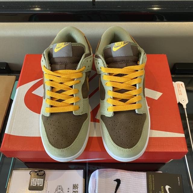 全毒包装：得物外箱 扫毒卡 毒扣 手提袋 Nike高帮纯棉袜子一副。 Nike Dunk Low 绿棕橙 橄榄 低帮 休闲滑板鞋 Dh5 - 。码数36-46