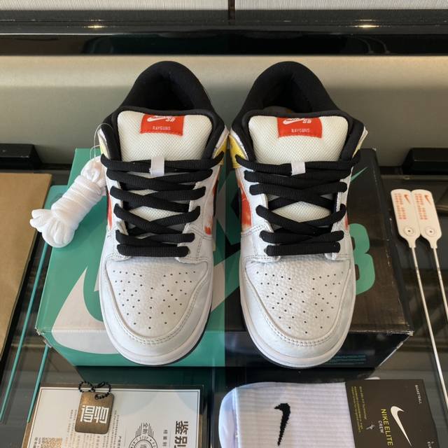 全毒包装：得物外箱 扫毒卡 毒扣 手提袋 Nike高帮纯棉袜子一副。 Nike Sb Dunk Low黑白扎染 外星人 滑板鞋Bq6832-001-101。码数