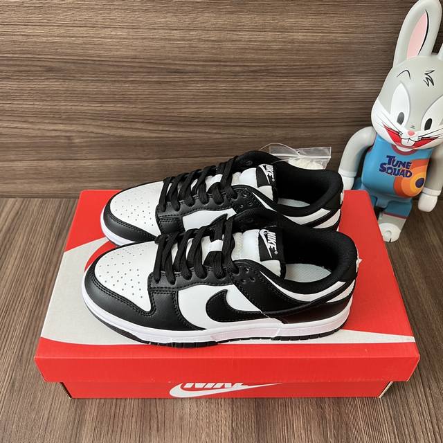 当天现货 经典性价比熊猫 现货秒发 全套毒包装 正常退换货！ Nike Dunk Low Retro Black 经典外观与现代流行结合耐磨防滑低帮板鞋男女同款