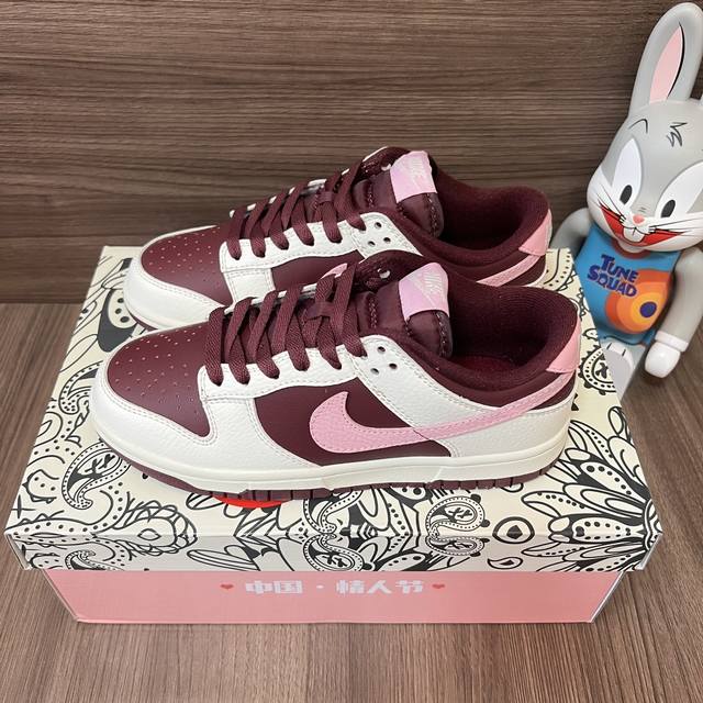 Nike Dunk Low Night Maroon And Medium Softpink 皮革时尚潮流防滑耐磨低帮板鞋男女同款酒红色。 码数：35.5-46