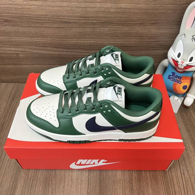 Nike Dunk Low Gorge Green 皮革牛皮防滑减震耐磨低帮板鞋女款白绿。 码数：35.5-46码 编码: Dd1503-300 全套得物包装：