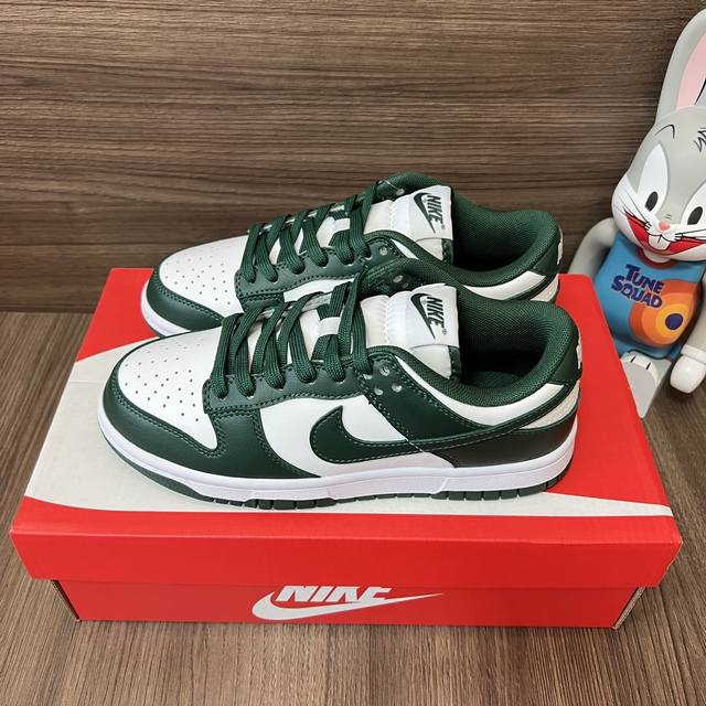 Nike Dunk Low Retro Varsity Green 防滑轻便低帮板鞋男款白绿。 码数：35.5-46码 编码: Fn7808-001 全套得物包