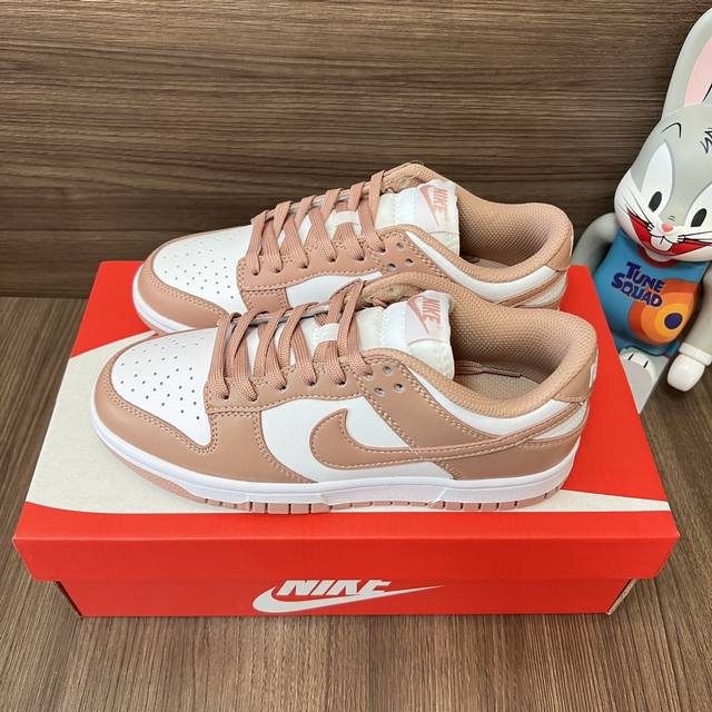 Nike Dunk Low Rose Whisper 复古防滑轻便低帮板鞋女款玫瑰粉。 码数：35.5-46码 编码: Dd1503-118 全套得物包装：毒卡