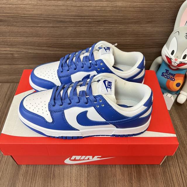 Nike Dunk Low Kentucky 肯塔基经典低帮板鞋男女同款天空蓝白。 码数：35.5-46码 编码: Cu1726-100 全套得物包装：毒卡 毒