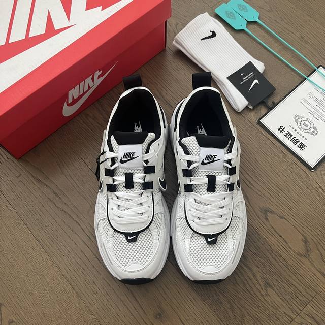 高版本 Nike V2K Run Runtekk Summit White Metallicsilver 减震防滑低帮跑步鞋米色。 码数:36-45码！ 全套包