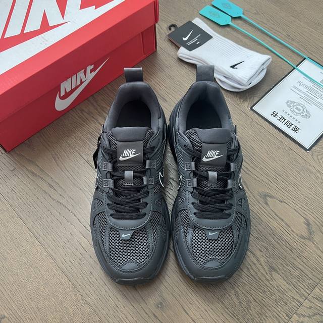 高版本 Nike V2K Run Runtekk Summit White Metallicsilver 减震防滑低帮跑步鞋全黑。 码数:36-45码！ 全套包