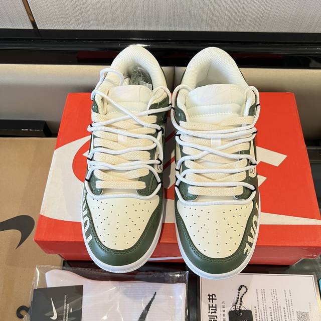 全毒真空包装：得物外箱 扫毒卡 毒扣 毒吊牌 手提袋 配送Nike高帮纯棉袜子一副。 Nike Dunk Low球鞋定制白绿 码数:36-46码！